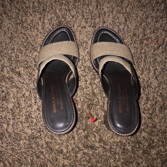 Donald Pliner Sandals!! - Picture 3 of 5